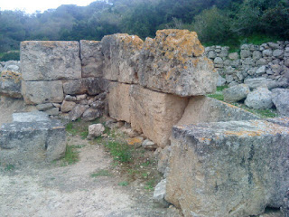 τείχη στο Ηραίον Περαχώρας