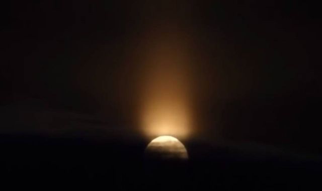 Mystery: The Moon giving off a Beam of Light!  Moon%2BBeam%2Bof%2BLight%2B%25281%2529