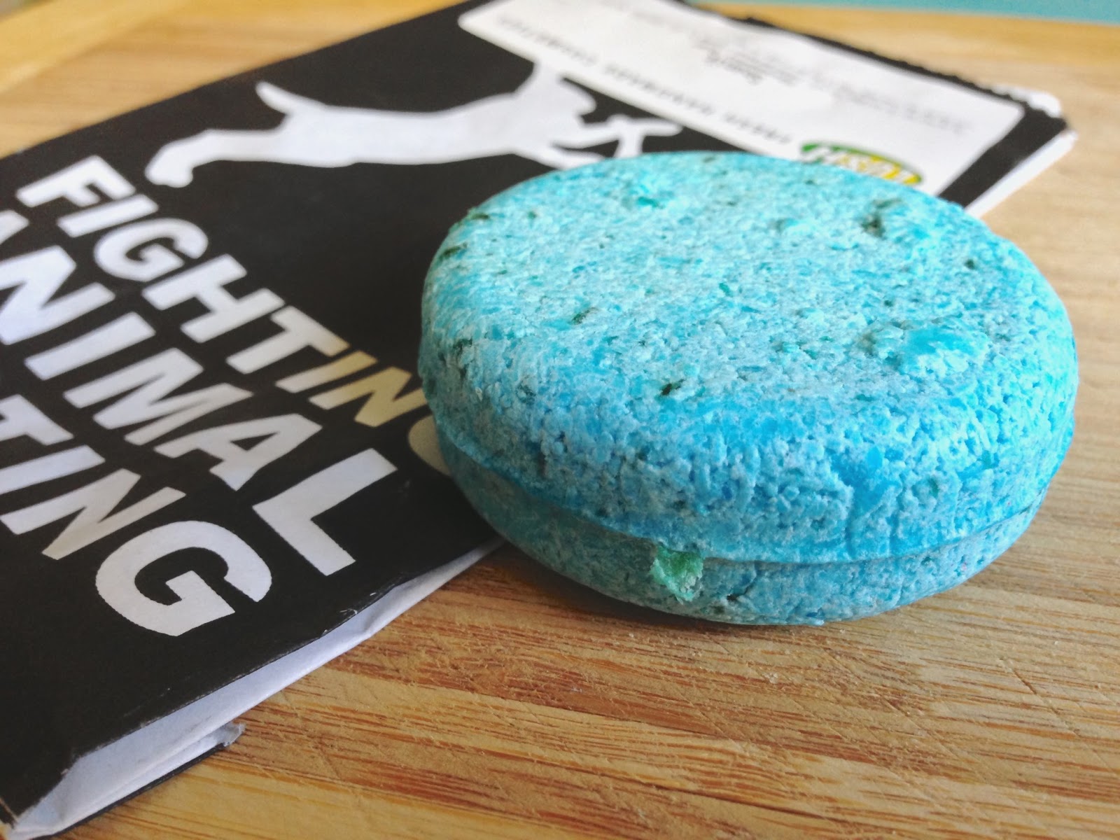 Ching Ching LUSH ♥ Seanik Shampoo Bar Review + Photos