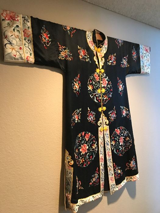 The Estate Sisters Beautiful Furnishings in Signal Hill Condo!