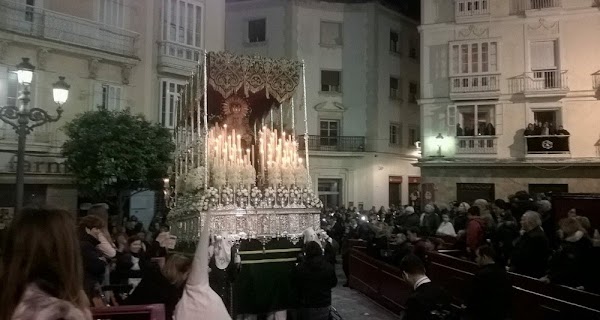 El Jueves Santo gaditano también se soluciona con un adelanto horario El Jueves Santo gaditano también se soluciona con un adelanto horario