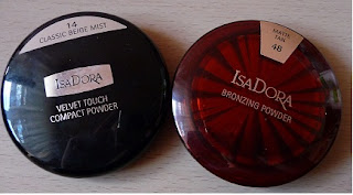 puder prasowany Isa Dora Velvet Touch Compact Powder, bronzer Isa Dora Bronzing Powder w kolorze Matte Tan nr 48