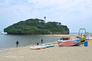 Pulau Karang Pantai Drini Pulau Karang Pantai Drini