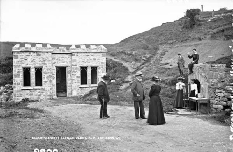 50 Amazing Photographs Capture Street Scenes of the Munster Region