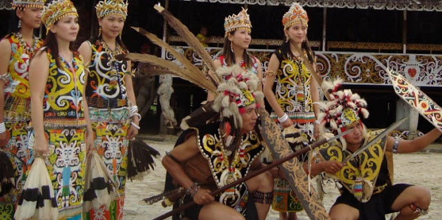 Sejarah dan Kebudayaan Suku Dayak Sejarah dan Kebudayaan Suku Dayak