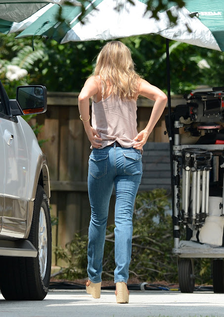 Jennifer Aniston Ass In Jeans 23