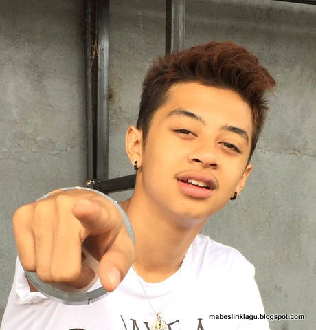 Bastian Steel - Selfie Bastian Steel - Selfie