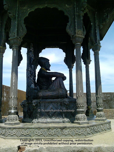 Shivaji Maharaj Statue, Raigad Fort