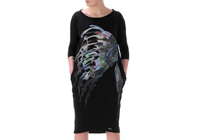 czarna sukienka oversize z pióropuszem Freeshion sukienka z pióropuszem sukienka etno boho co kupić na lato 2016