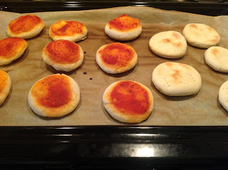 Mini pizza - gustare pentru pitici