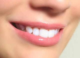 Cara Alami Menggunakan Pasta Gigi untuk Memerahkan Bibir Hitam 
