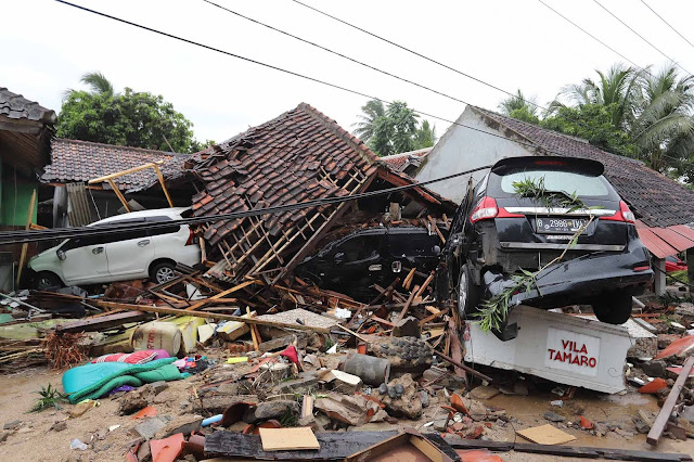 5 Penyebab Terjadinya Tsunami di Indonesia 5 Penyebab Terjadinya Tsunami di Indonesia
