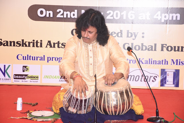 17. Tabla maestro Kalinath Mishra ji performing 17. Tabla maestro Kalinath Mishra ji performing