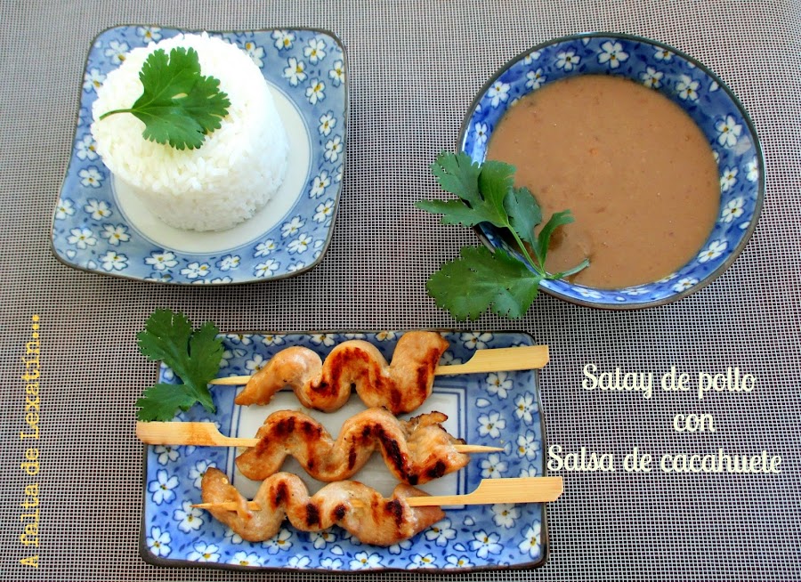 Satay de pollo con salsa de cacahuete