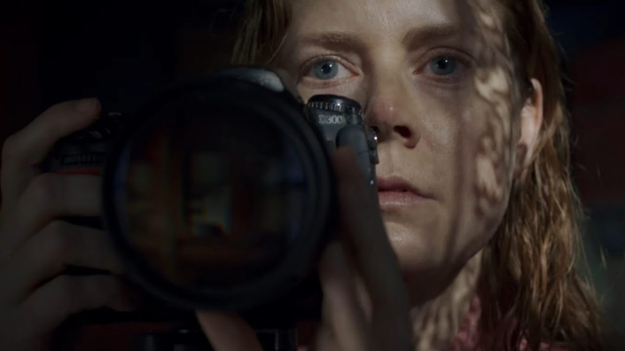 Assista ao trailer sinistro de "A Mulher na Janela", suspense com Amy Adams