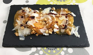 Caqui con queso manchego y nueces