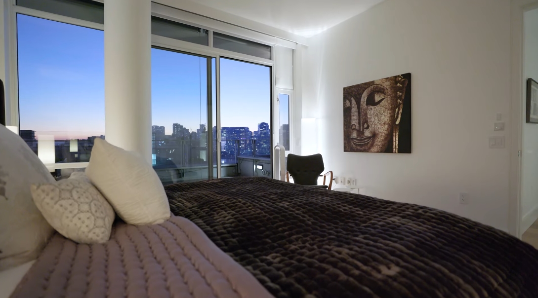50 Interior Design Photos vs. 1633 Ontario St #1001, Vancouver, BC Luxury Penthouse Tour