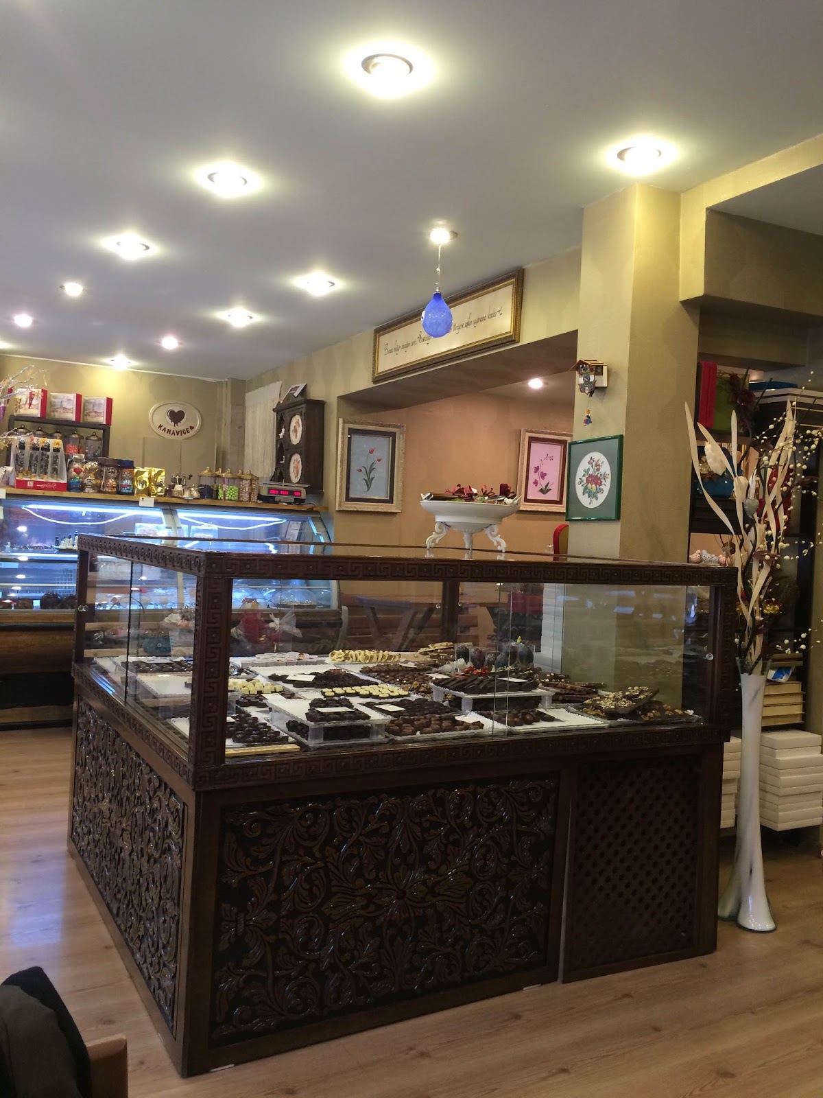 Süslü Avukatlar Kanaviçe Çikolata