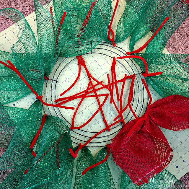 Poinsettia Wreath: The Christmas Version of the Sunflower Wreath
