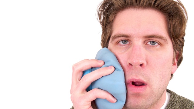 penyebab dan obat sakit gigi orang yang sedang sakit gigi