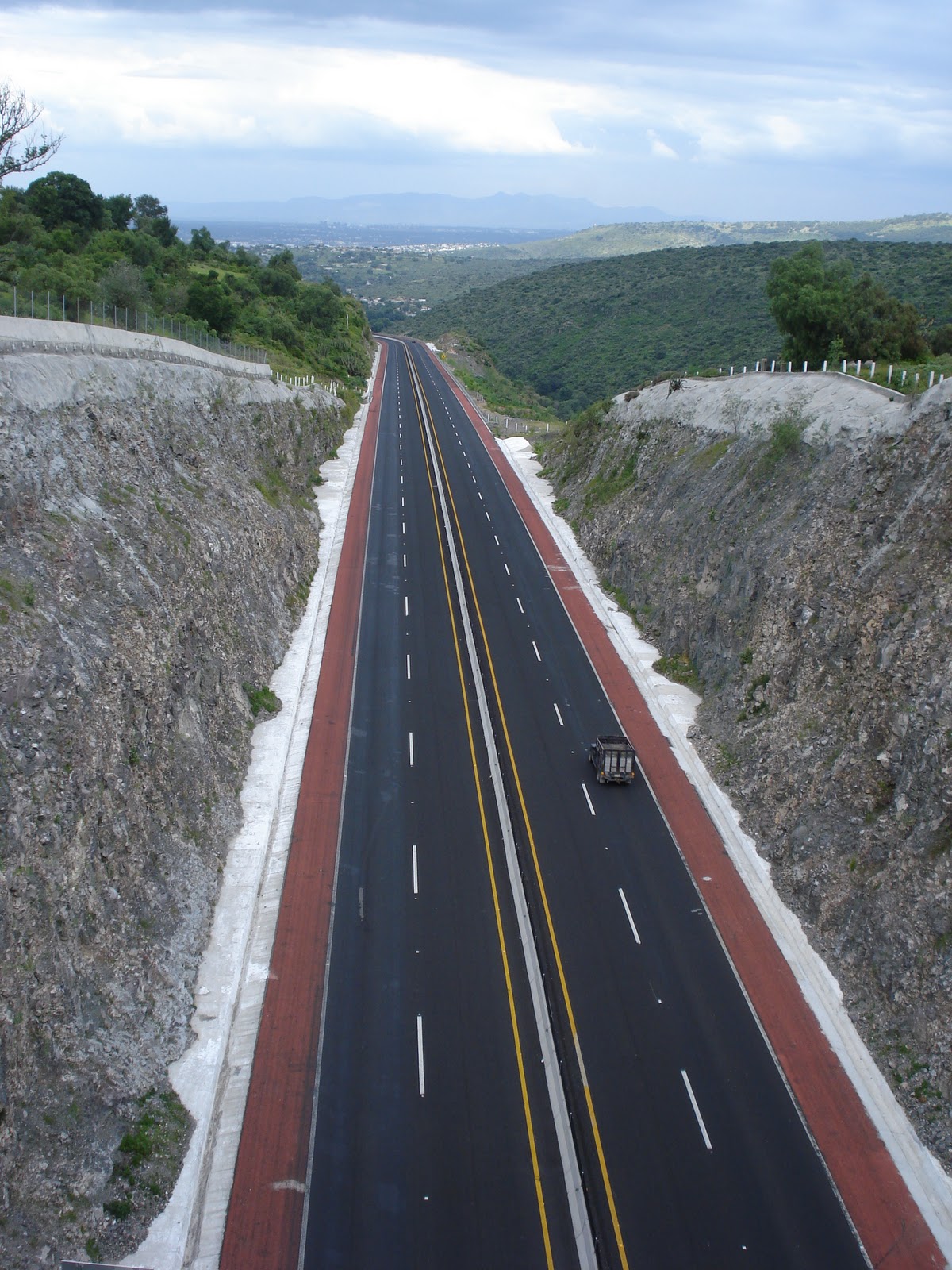 byanka y adri Vía de Comunicación Terrestre Autopista Inteligente ArcoNorte