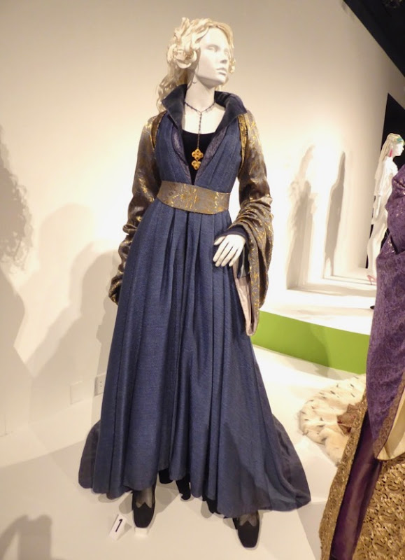 Essie Davis The White Princess Elizabeth Woodville costume Essie Davis White Princess Elizabeth Woodville costume