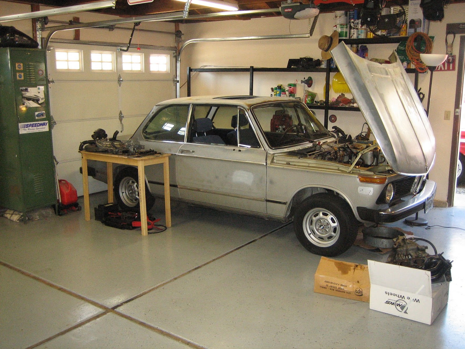 1975 BMW 2002 losing it's head