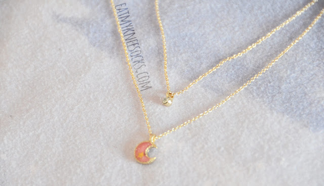 Born Pretty Store Review: Layered Crescent Moon Necklace Details on the golden pink glittered crescent moon and rhinestone pendant layered necklace from Born Pretty Store.