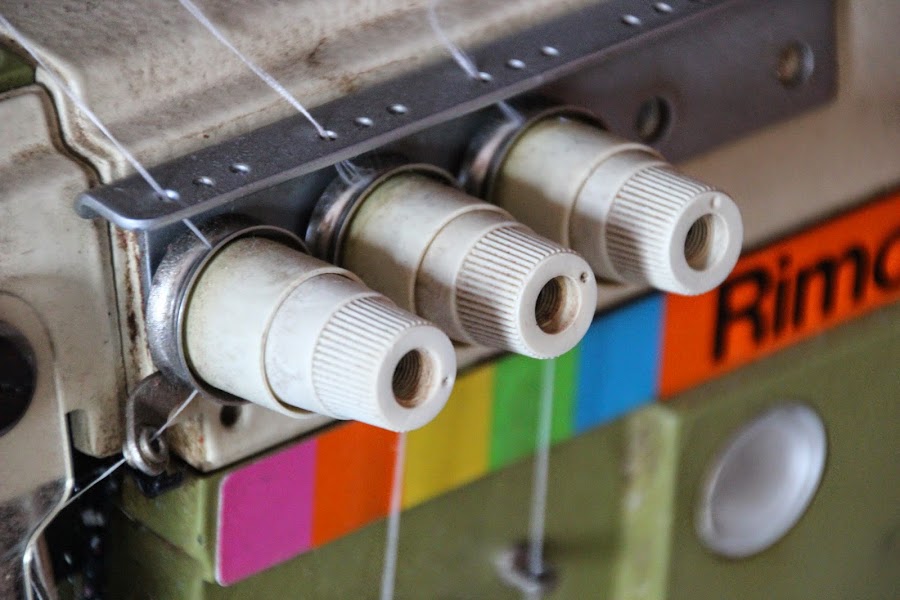 maquina de coser overlock costura. Clases de costura gratis