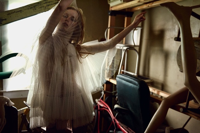 Vogue UK September 2015, Rianne Van Rompaey Valentino 2015 AW Little White Tulle Dress Editorials
