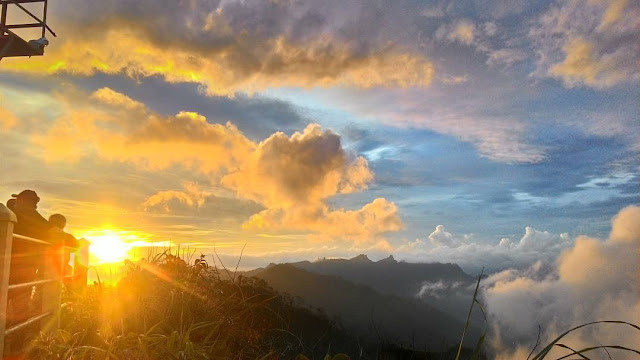 sunset indah di puncak suroloyo foto sunset indah di puncak suroloyo