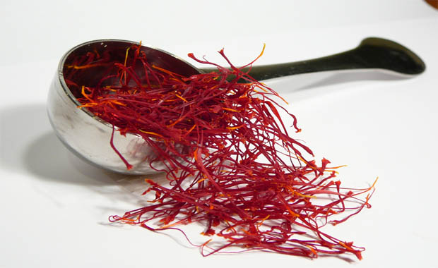 amazing benefit of saffron for skin in hindi