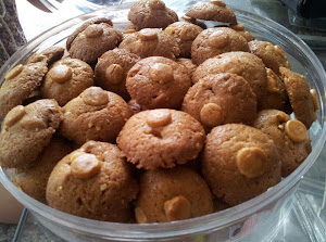 Best Seller Cookies : L--Ann Butterscotch Mixed Nuts Cookies