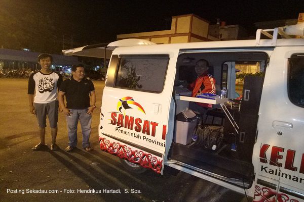 Manfaatkan Pasar Kuliner, Samsat Buka Konter Malam Di Terminal Lawang Kuari SEKADAU, Samsat - Tingkatkan Pelayan Untuk Warga Wajib Pajak Kendaraan, Manfaatkan Pasar Kuliner, Samsat Buka Konter Malam Di Terminal Lawang Kuari