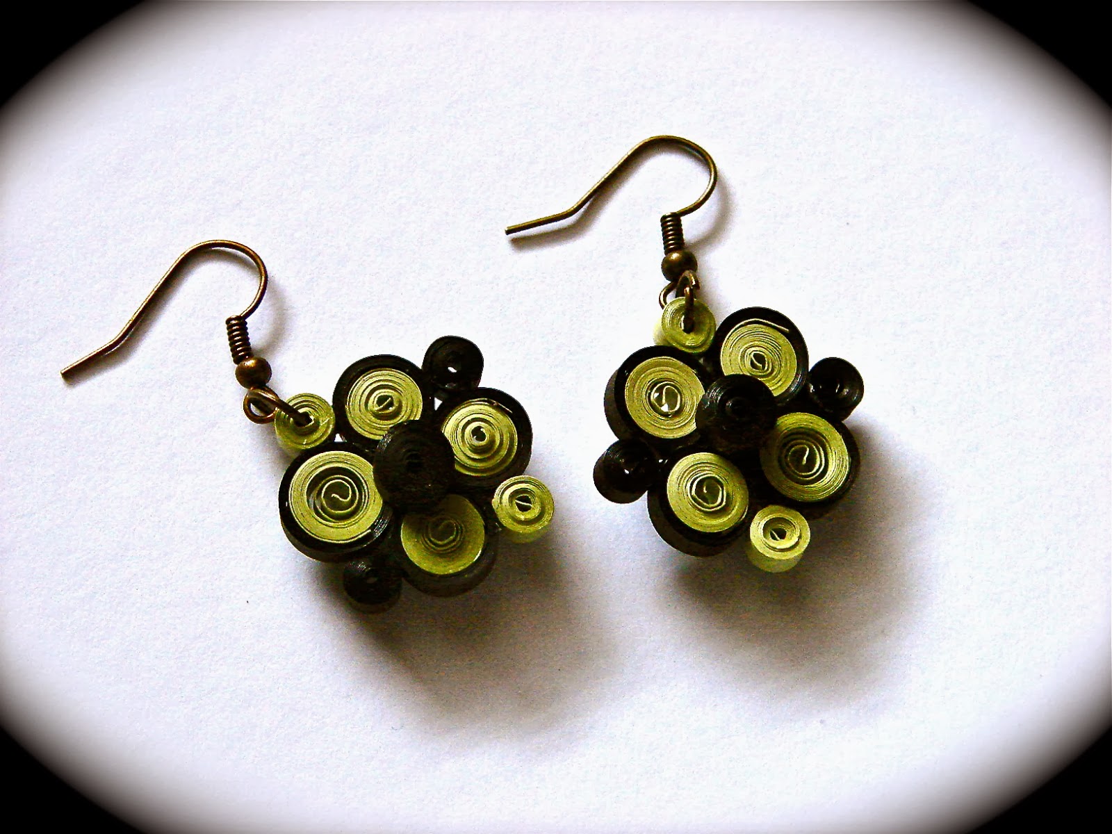 All About Quilling Pair of quilled earrings