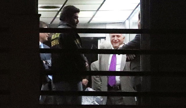 Após habeas corpus, Temer deixa prisão da PF no Rio