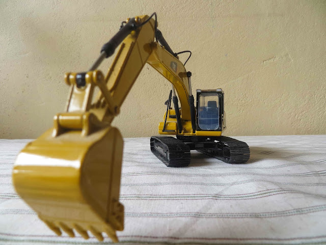 My Model Garage Norscot CAT 323D Excavator
