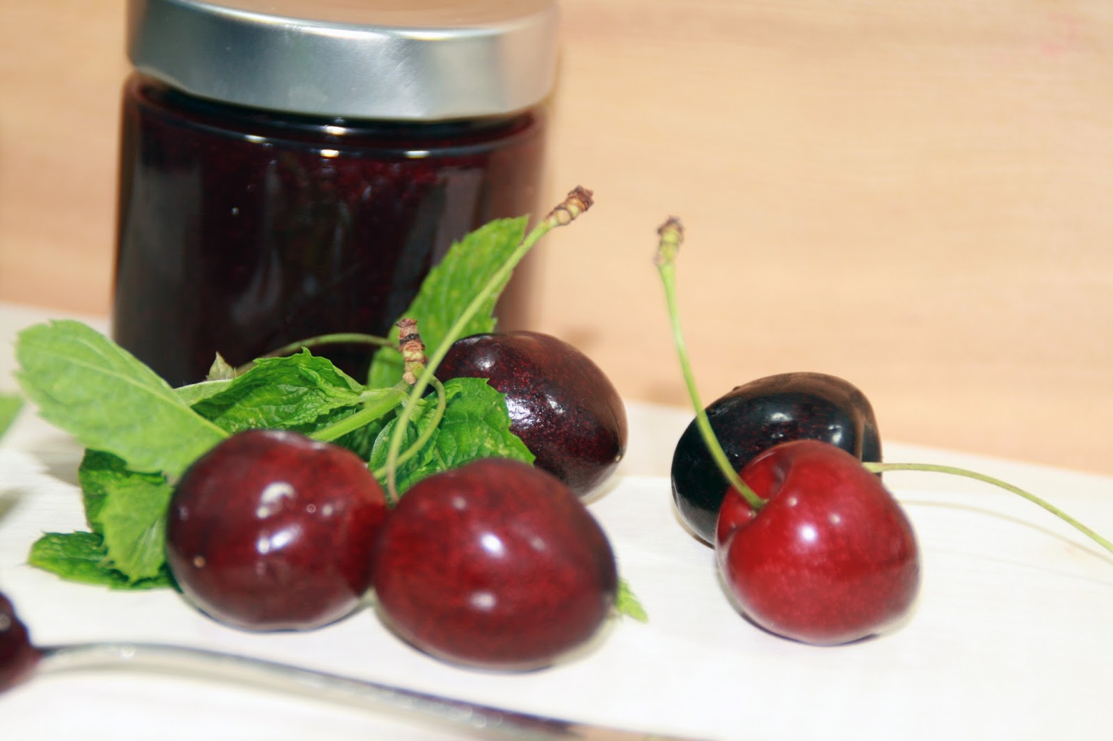SehnSuchtsSachen: Kirschmarmelade mit einem Hauch Minze