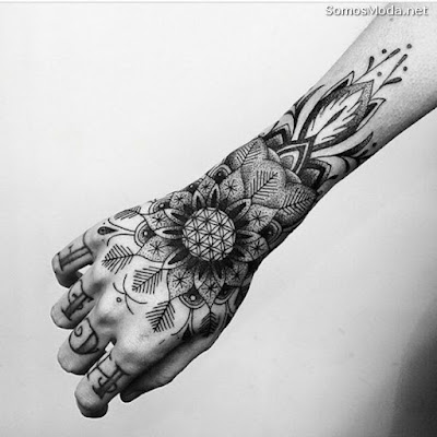 Tatuajes para mujeres en la mano Tatuajes para mujeres en la mano