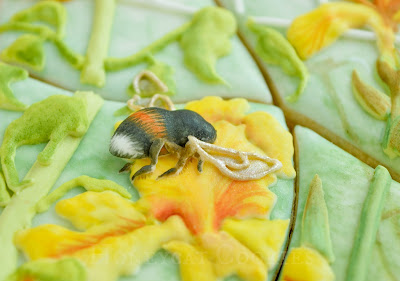 Garden Cookiesaw Cookie Jigsaw Puzzle Bee on Iris