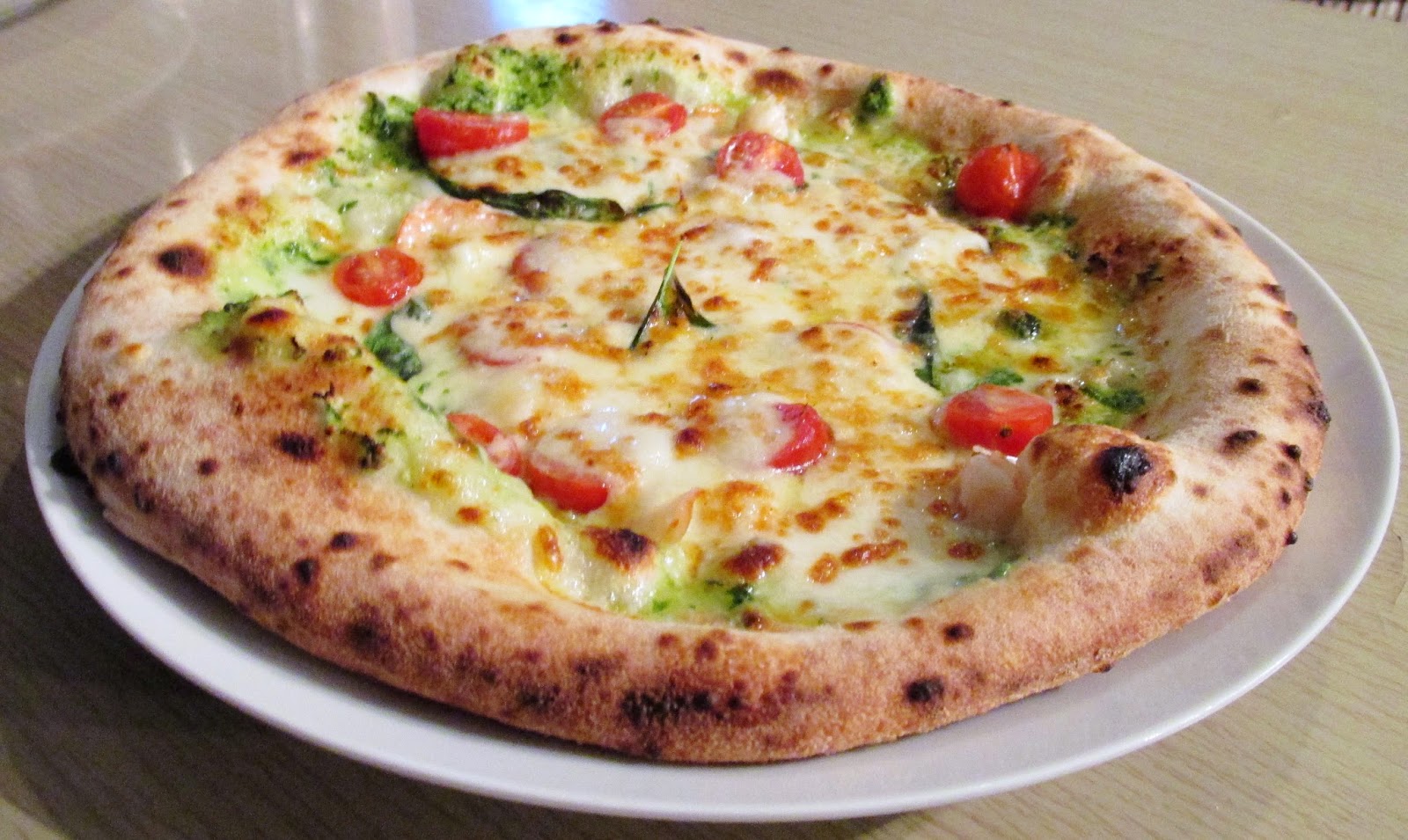 The Travelling Bee Mia Pizza Kumamoto