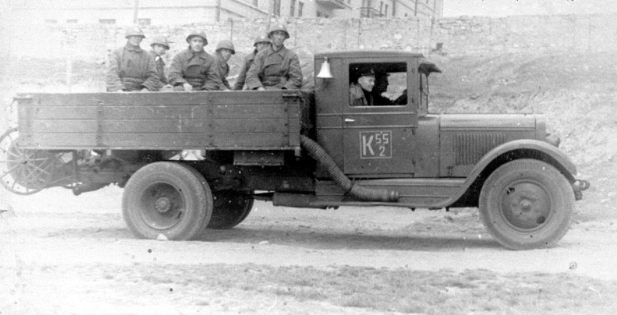 Пожарные во время великой отечественной войны. ЗИС-5 1941. ЗИС 5 ВОВ. ЗИС-5 пожарный автомобиль. ЗИС 5 бензовоз.