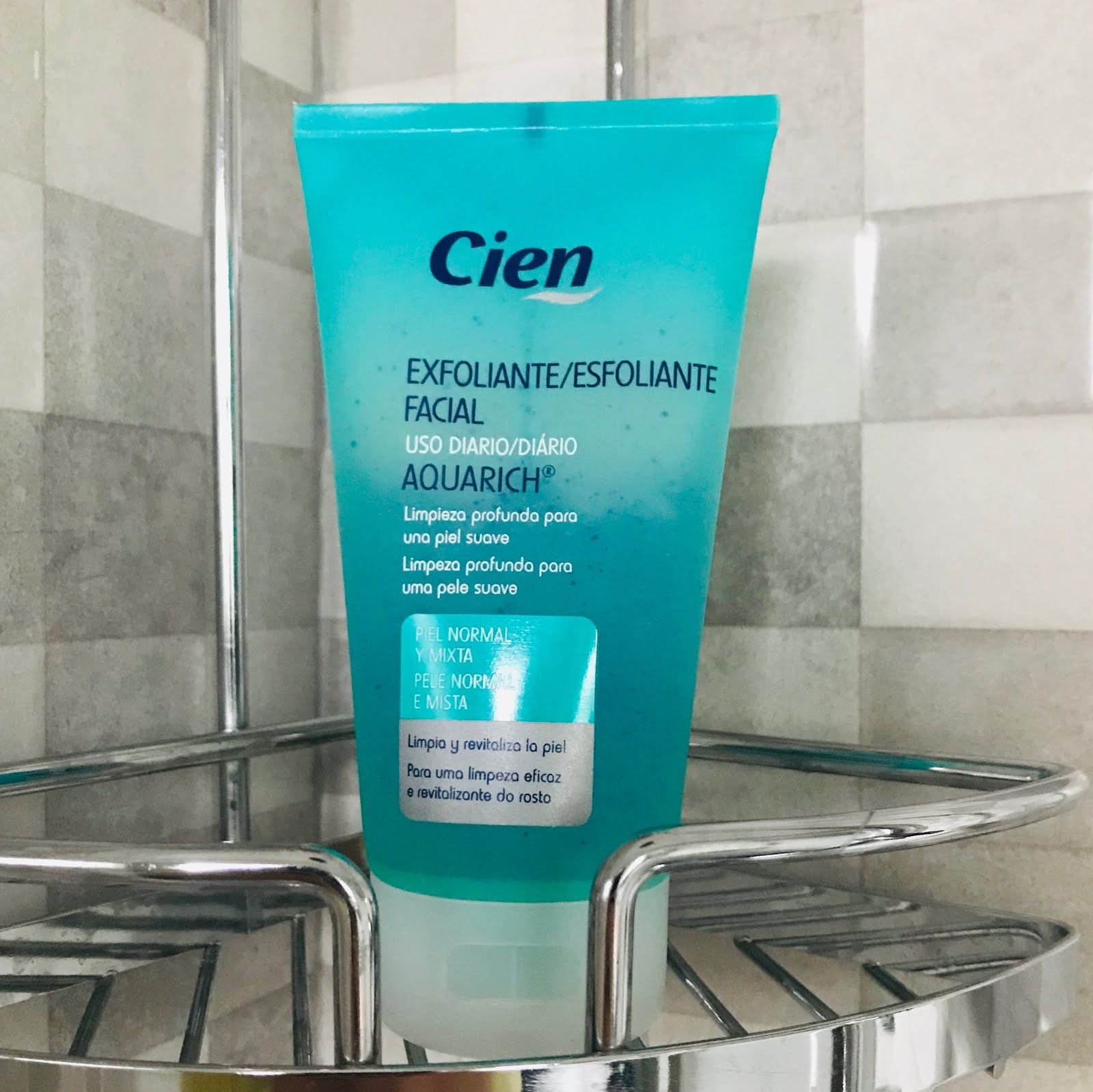 cien exfoliating face wash