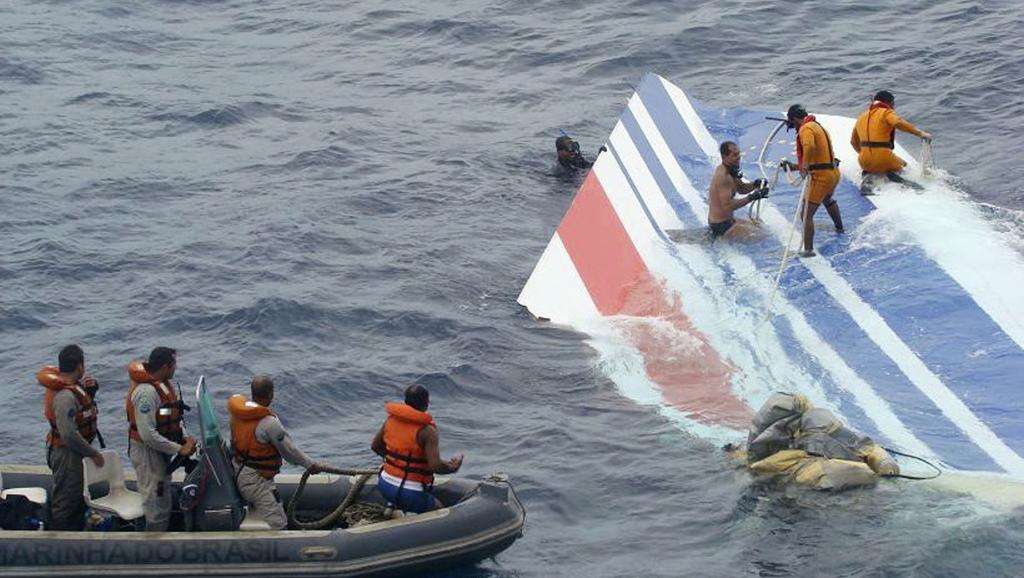 Erro de pilotagem teria provocado a queda do voo Rio-Paris, diz relatório
