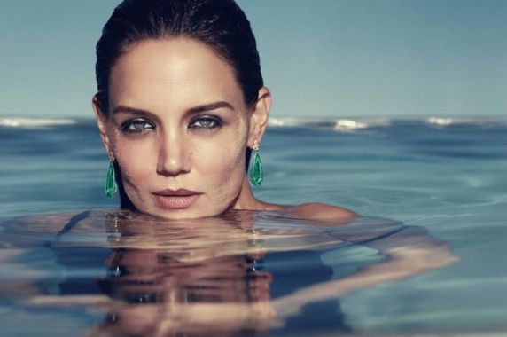 Welcome To King Rach's Blog: Katie Holmes poses topless in her sexiest