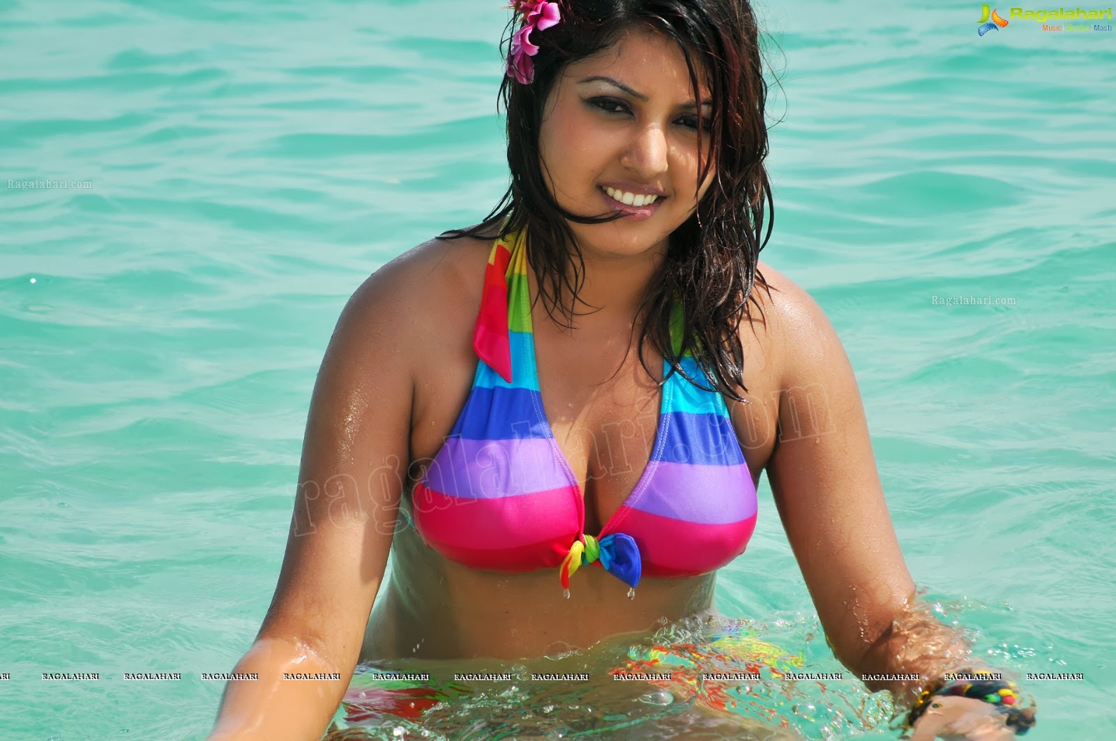 Komal Jha Hot In Piece Bikini Hot Pics Girlz Around The World