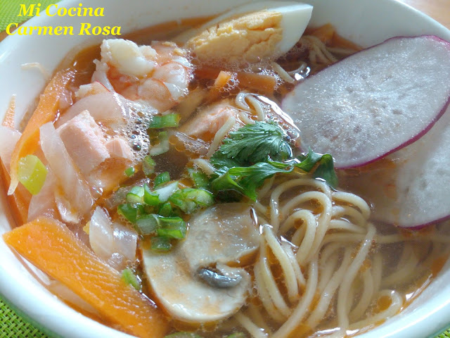 SOPA RAMEN DE SALMON Y LANGOSTINOS