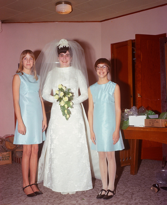 48 Lovely Color Photos Show Weddings in the 1960s vintage everyday