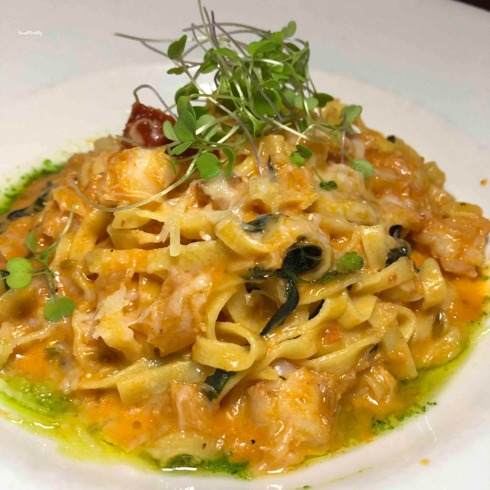 Hawaii Mom Blog Happy Hour at Vino