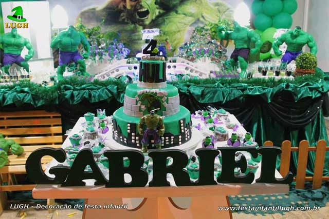 Decoração da mesa do bolo de aniversário tema Hulk - Festa infantil Decoração da mesa do bolo de aniversário tema Hulk - Festa infantil